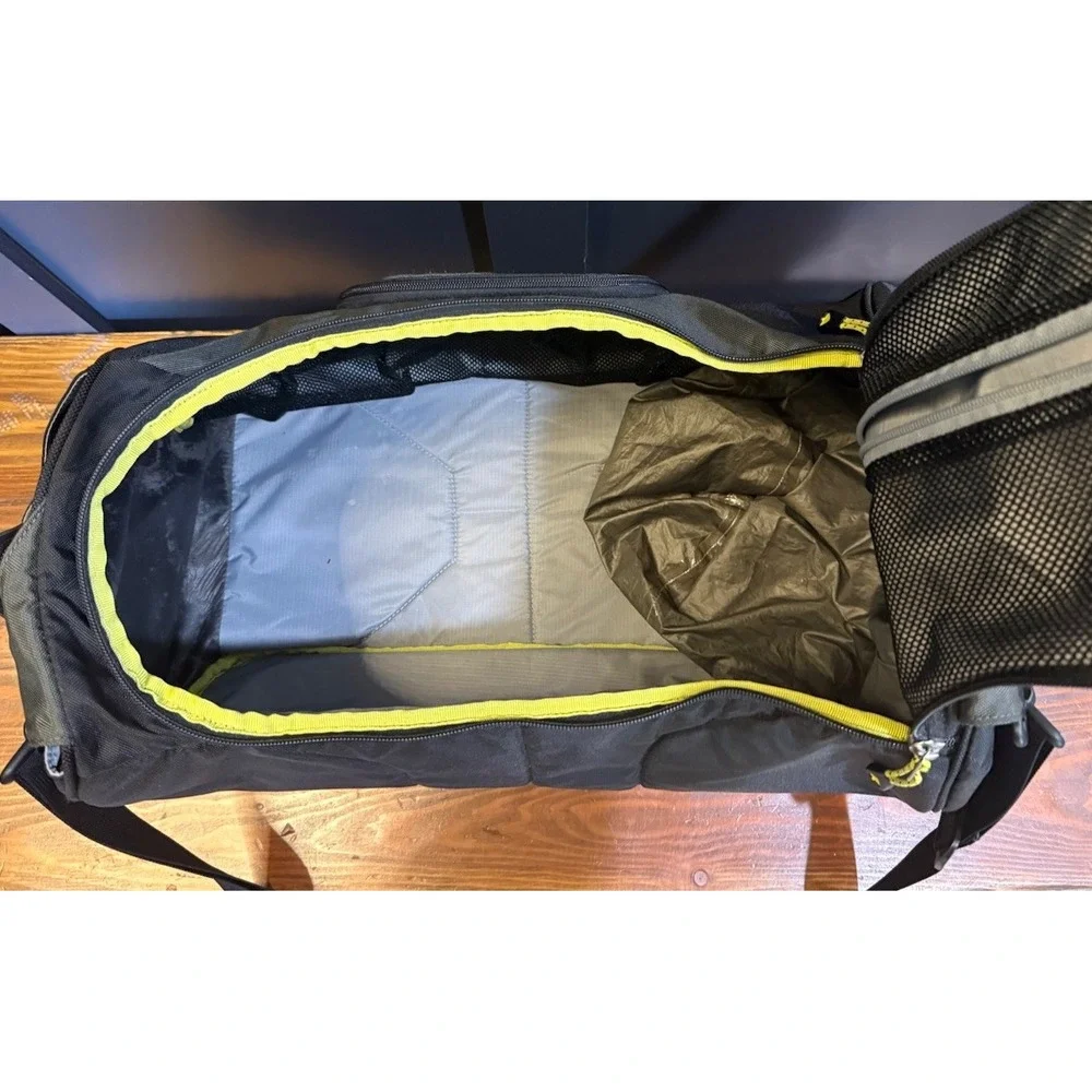 REI Cooperative Duffel Travel Gym Bag Olive Green 21x11 CLEAN